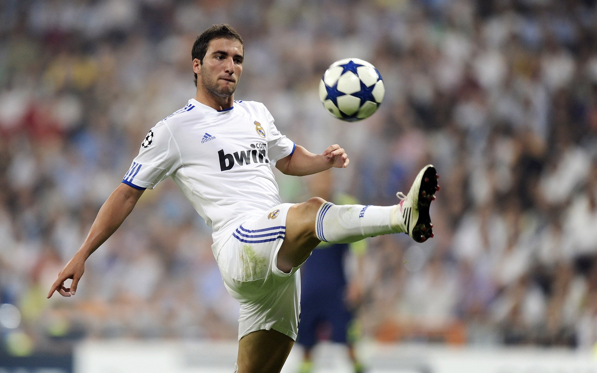 开云体育下载-魔术末节带走老鹰，小贾伦在西决生死战接管比赛，当聚光灯只为他一人而亮  第2张